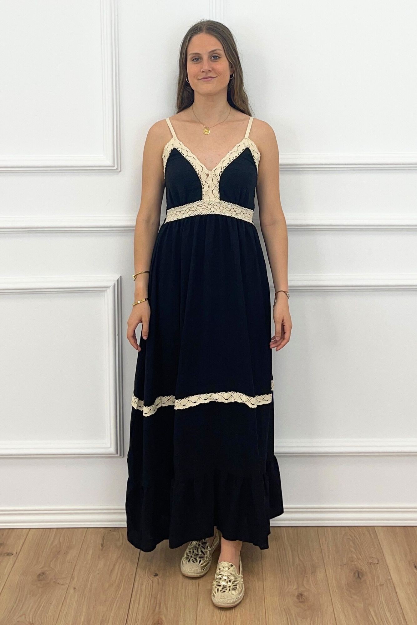 VESTIDO VOLANTES ENCAJE NEGRO