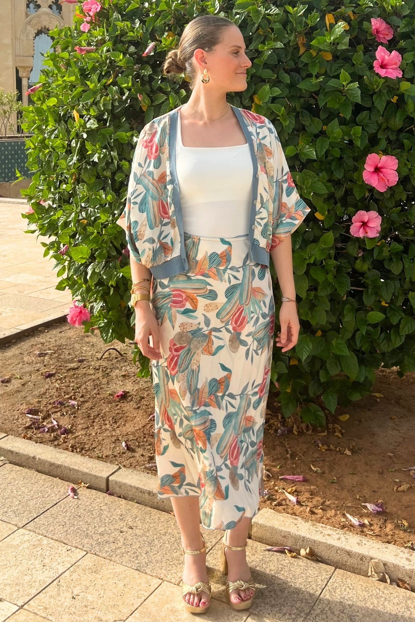 FALDA MIDI SATINADA ESTAMPADA AZUL